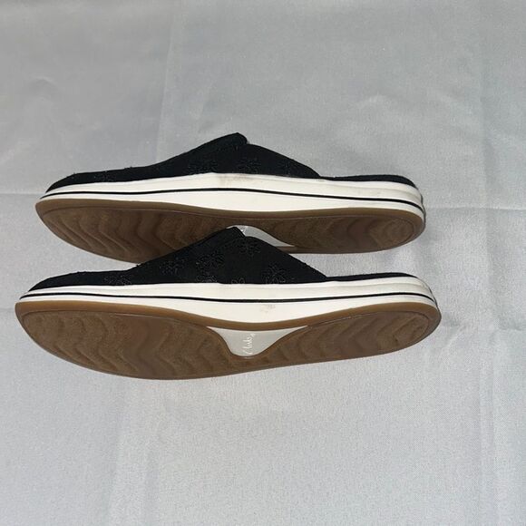 Clarks Black/White Daisy Embroidered Slip-Ons Size 7 - Picture 8 of 12